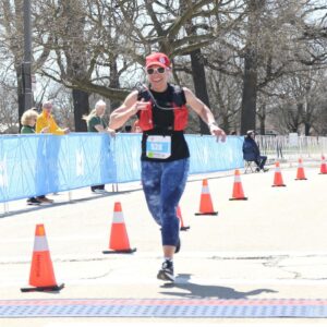 runner crossing the finish line of the milwaukee marathon